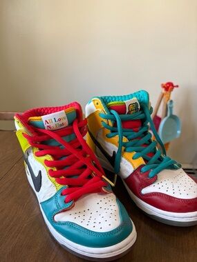 Frisk ate Nike SB Dunk High